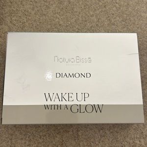Natura bisse diamond wake up with a glow